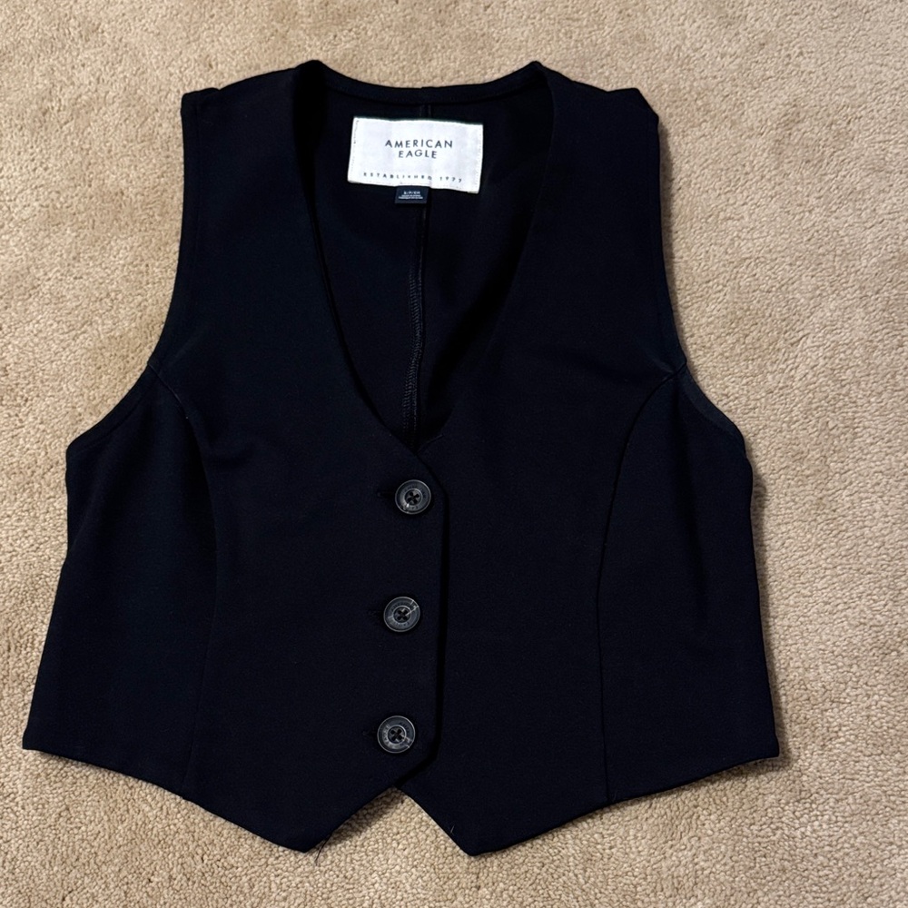 American Eagle Black Button-Up Crop Vest